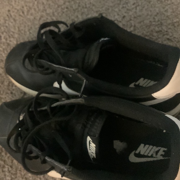 nike cortez size 11 used nothing wrong  them at all just needa get a 11.5 - Picture 2 of 5